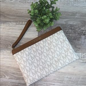 Michael Kors wristlet